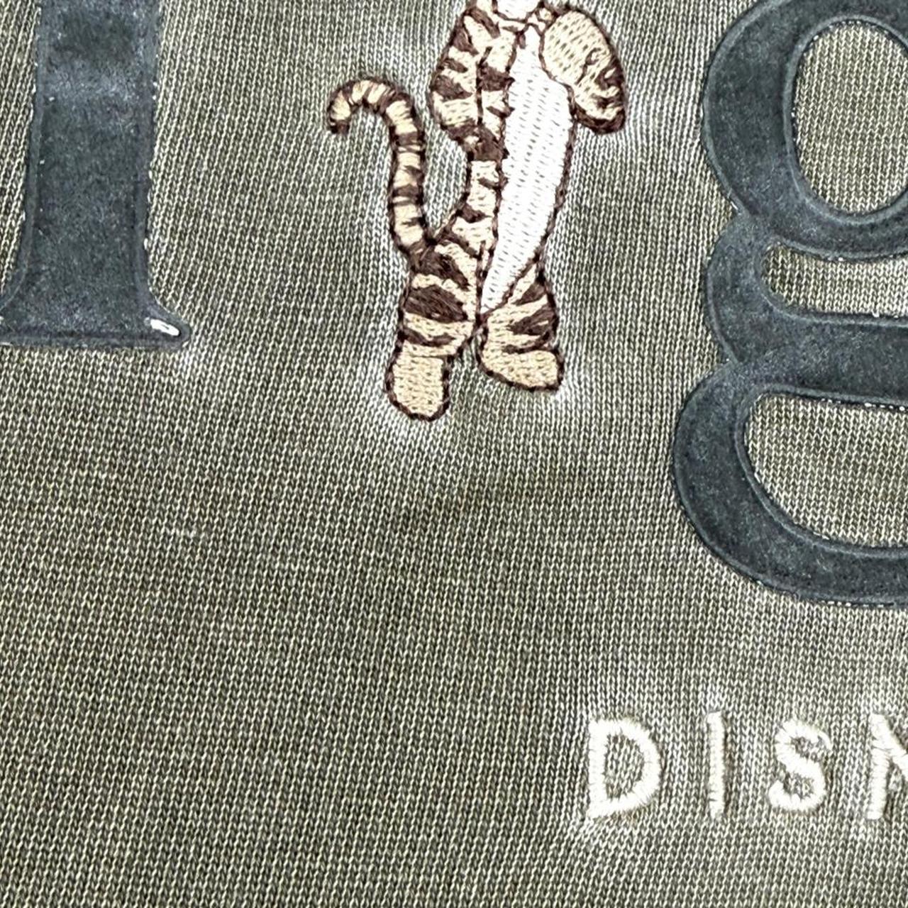 Vintage 00s Tigger Disneyland Distressed Khaki Sweatshirt (L/XL)