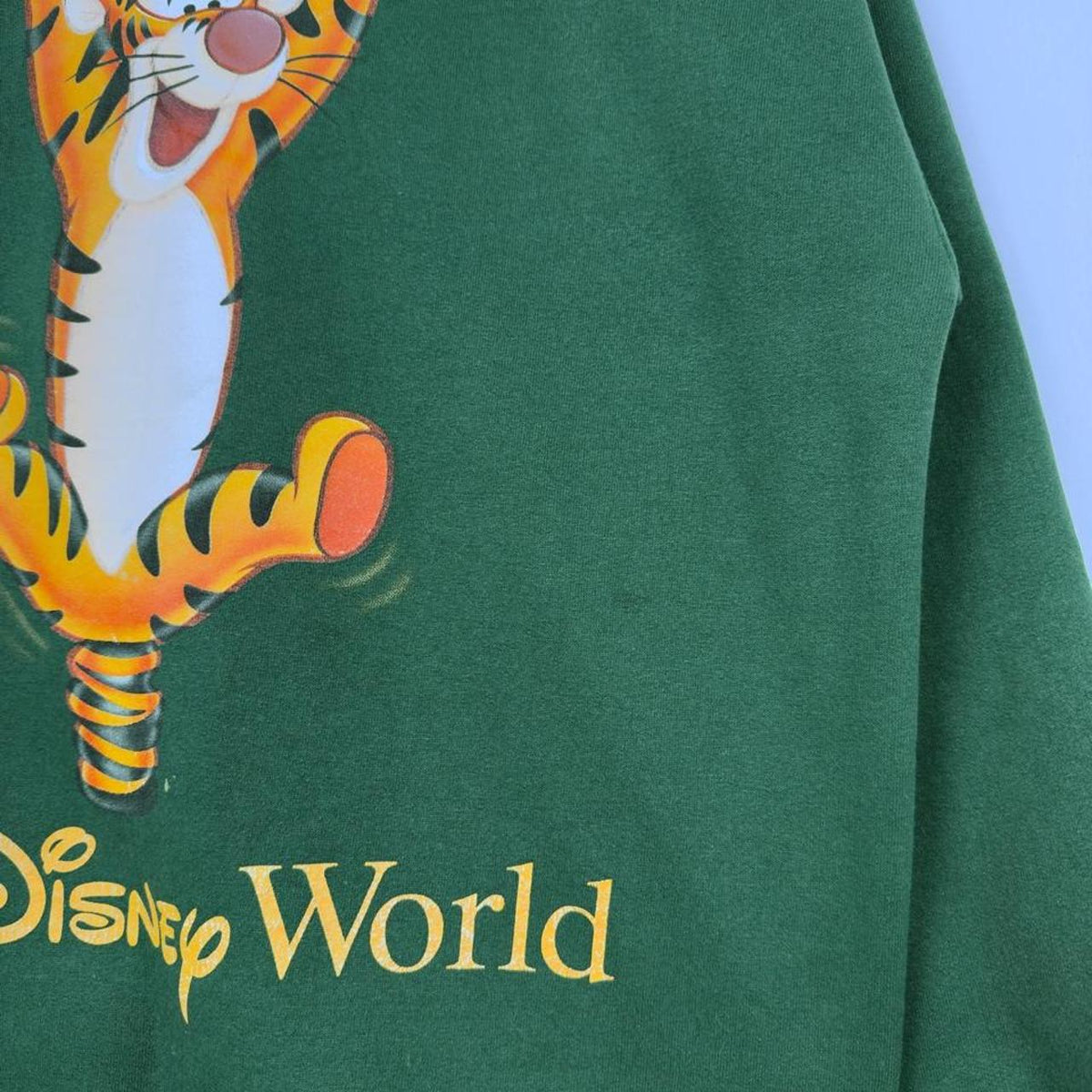 Vintage 00s Tigger Walt Disney World Green Sweatshirt (M)