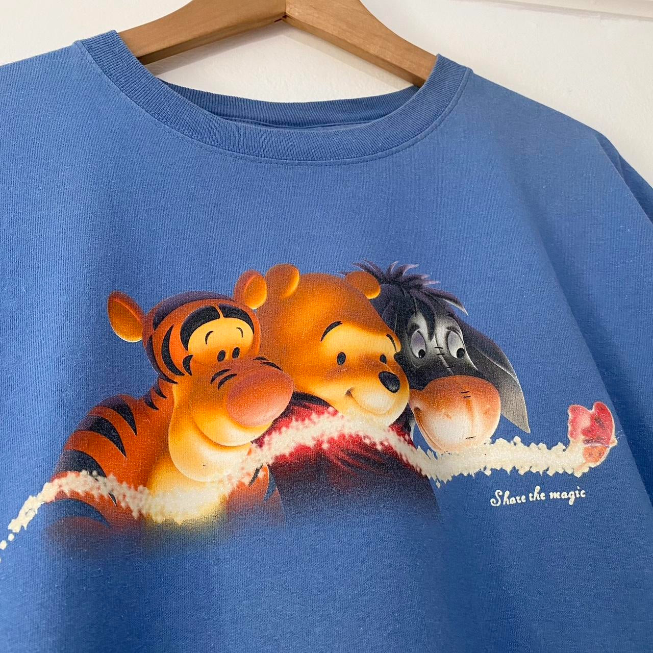 Pooh and Friends Share the Magic 00s T Shirt (XL)