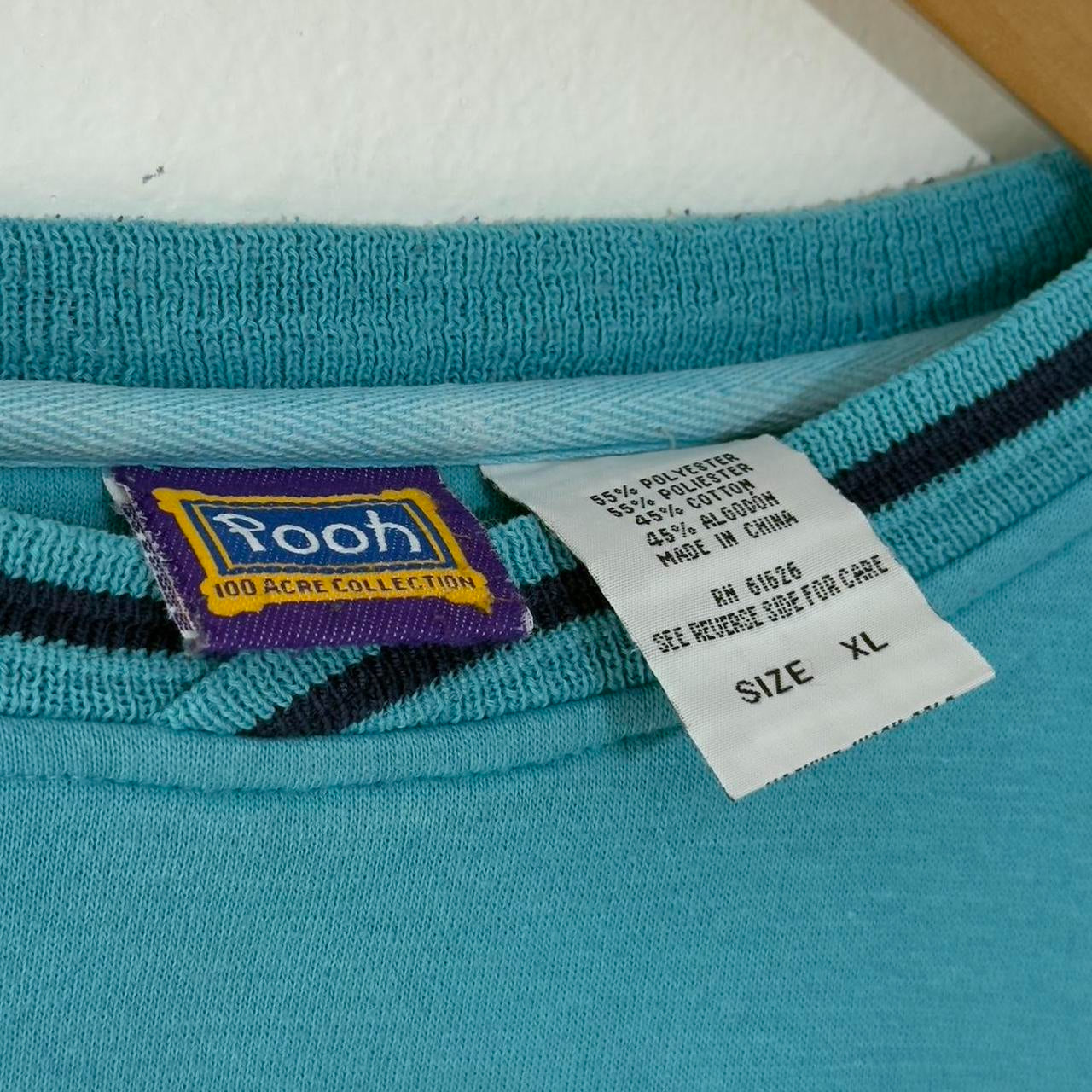 Vintage Winnie the Pooh Bees Embroidered Sweatshirt (L)