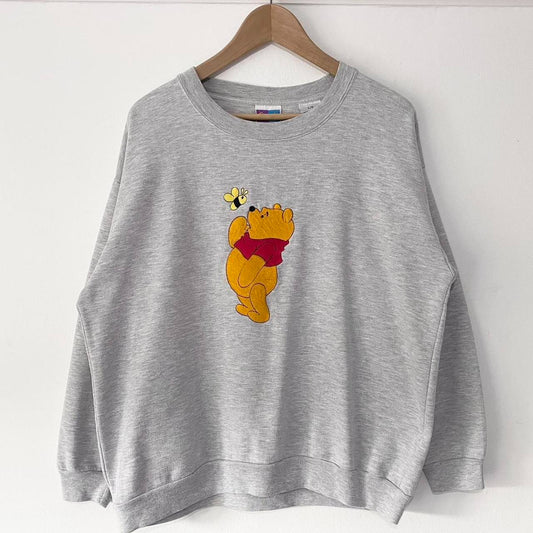 Vintage Winnie The Pooh Bee Embroidered 90s Sweatshirt (L)