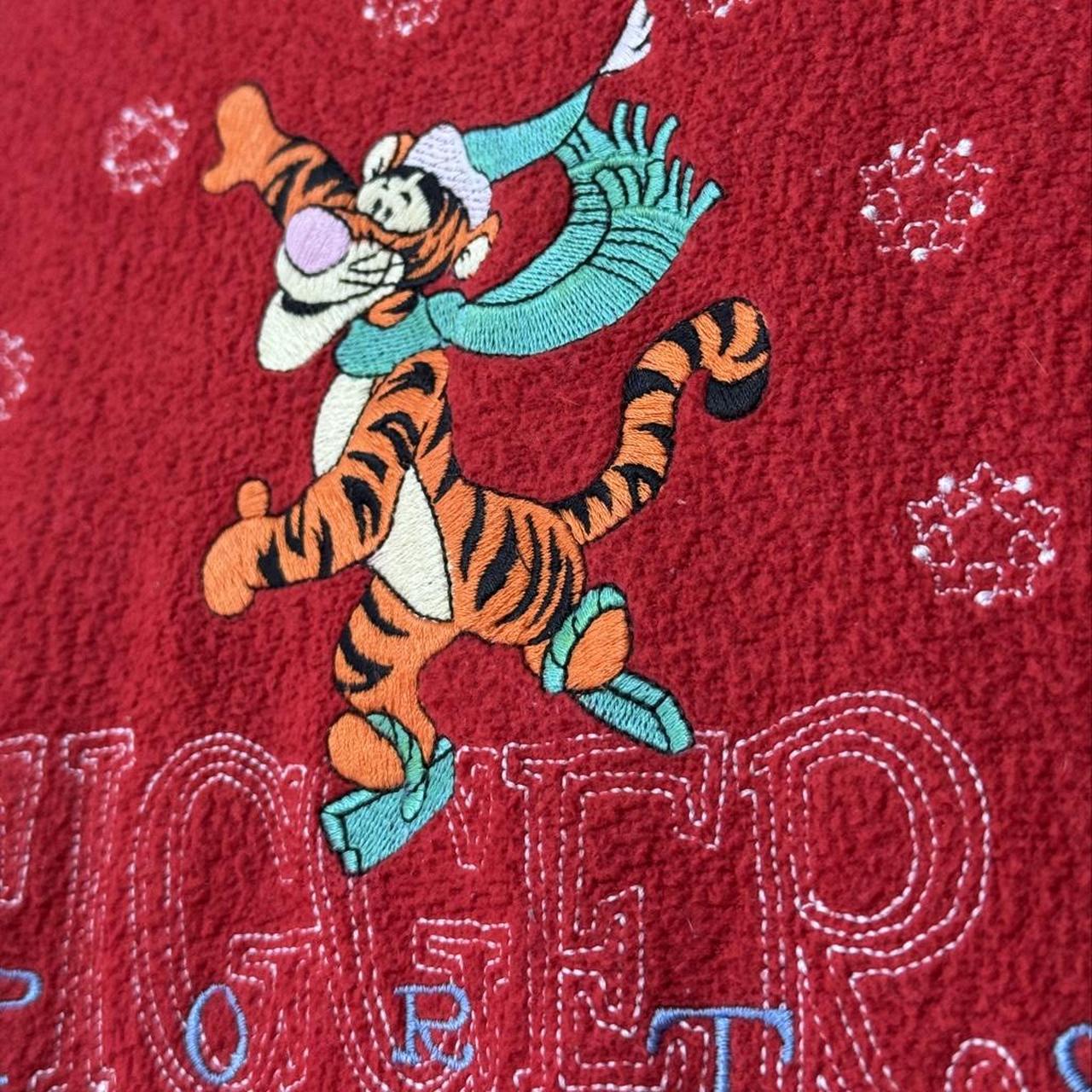 Vintage Tigger Ice Skating 00s Sweatshirt (M)