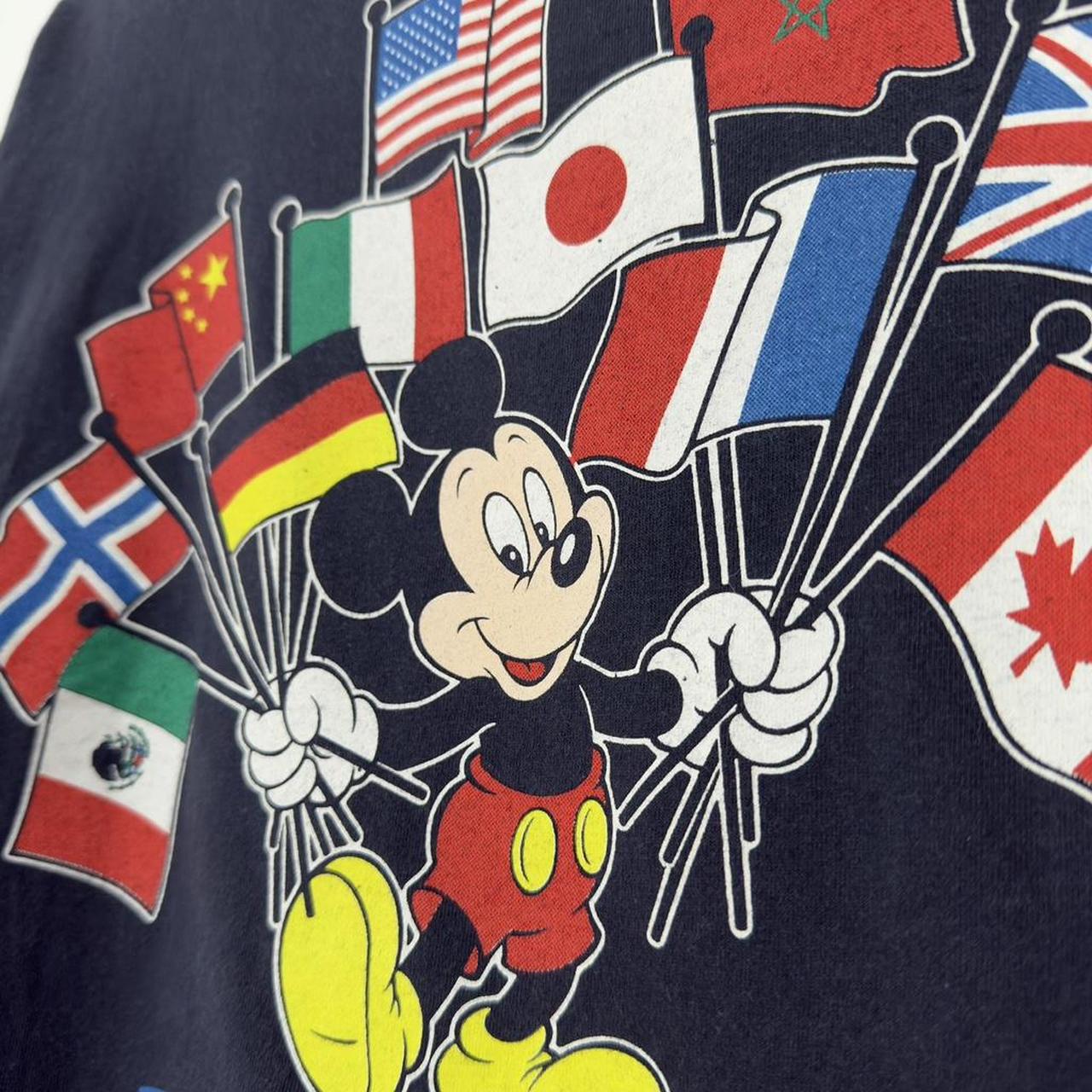 Vintage Mickey Epcot Flags 90s T Shirt (M/L)
