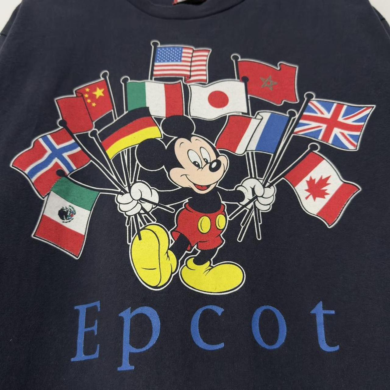 Vintage Mickey Epcot Flags 90s T Shirt (M/L)