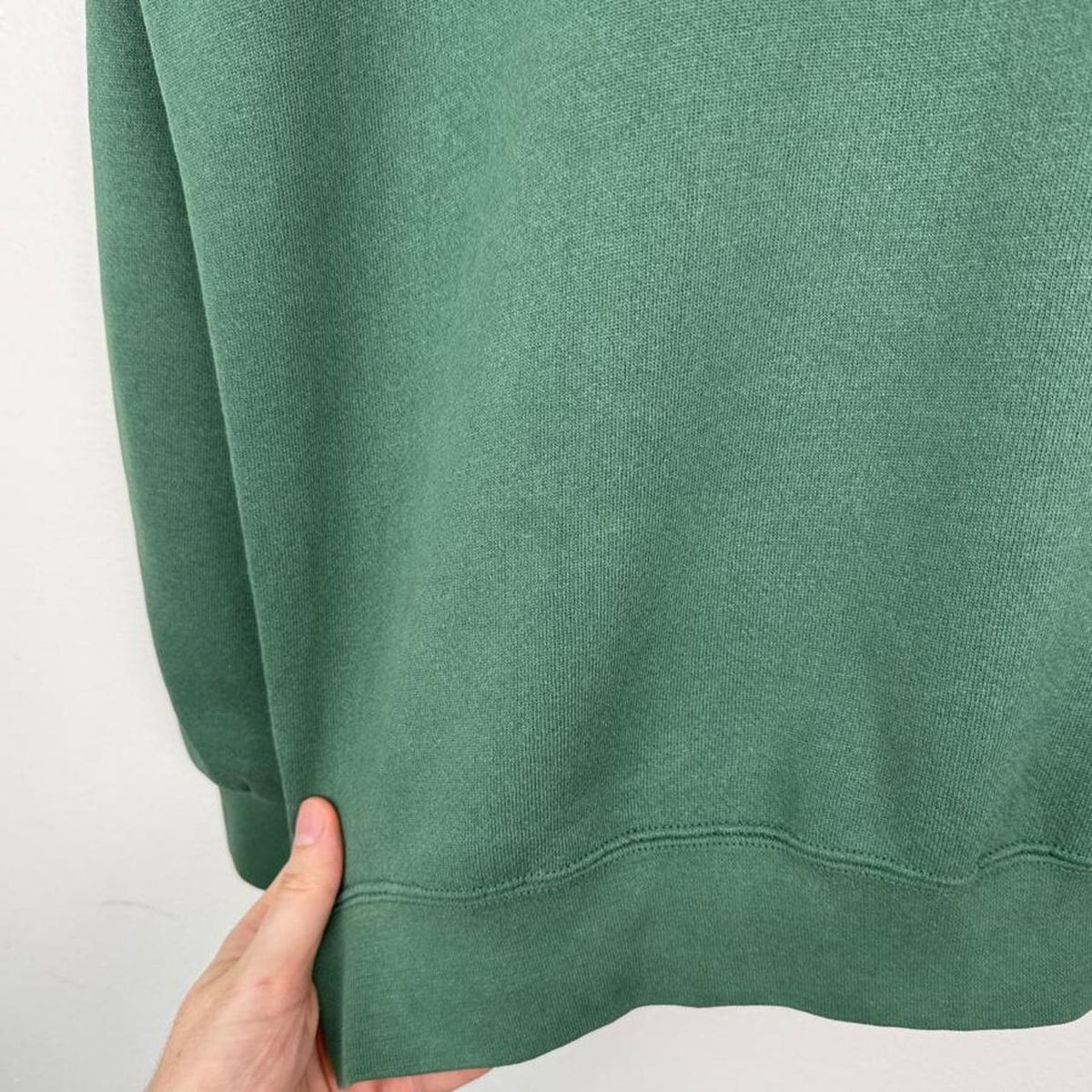 Vintage 00s Walt DIsney World Embossed Green Sweatshirt (L)