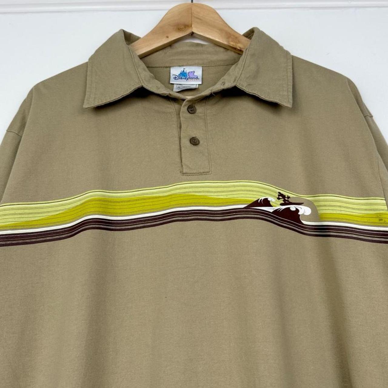 Vintage 00s Disneyland Mickey Mouse Surfing Khaki Polo Shirt (XL/XXL)