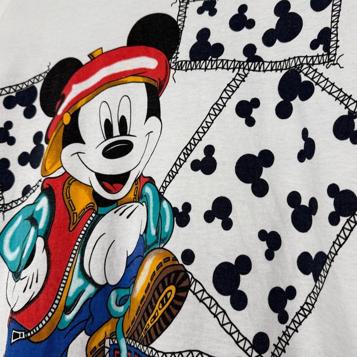 Vintage 90s Mickey Mouse White Sweatshirt (L)