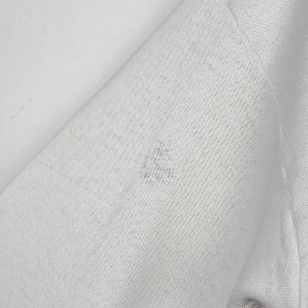 Vintage 90s Mickey & Friends Chicago Distressed White Sweatshirt (M)
