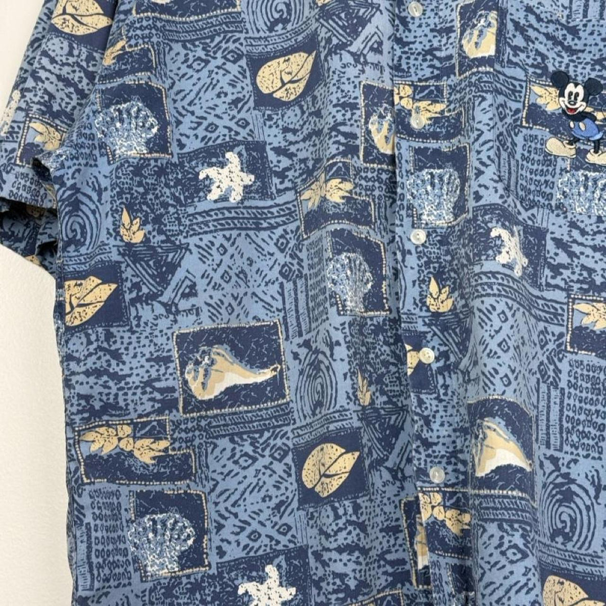 Vintage 90s Mickey Mouse Seashells Blue Button Up Shirt (L)