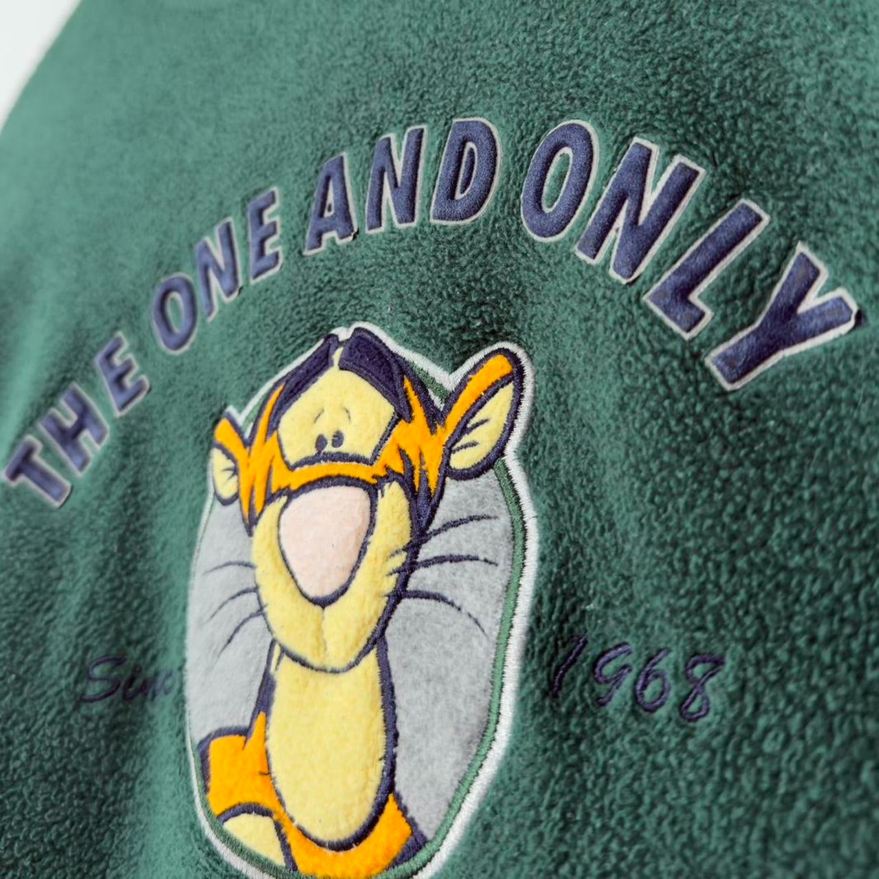 Vintage Tigger The Only and Only 00s Fleece Sweatshirt (XL)