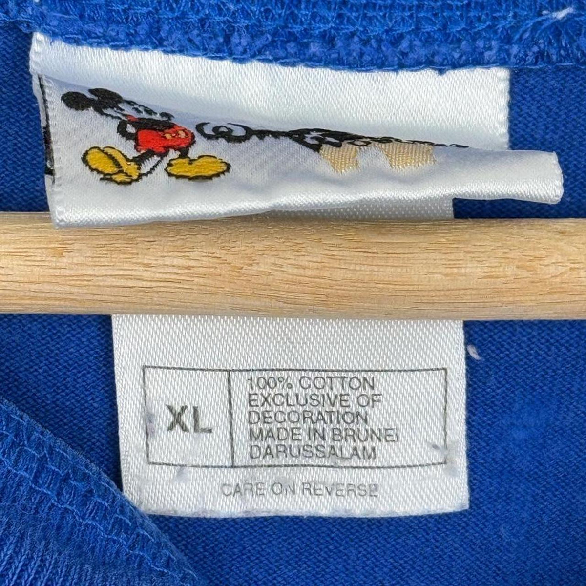 Vintage 90s Pooh & Friends Embroidered Henley Blue T Shirt (L)