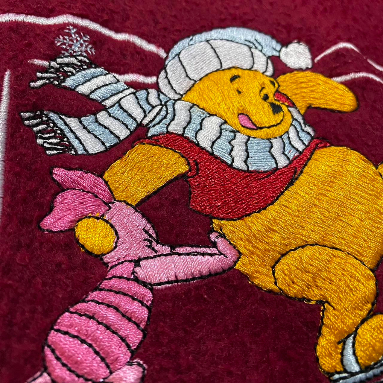 Vintage Pooh & Piglet Ice Skating 90s Sweatshirt (L)