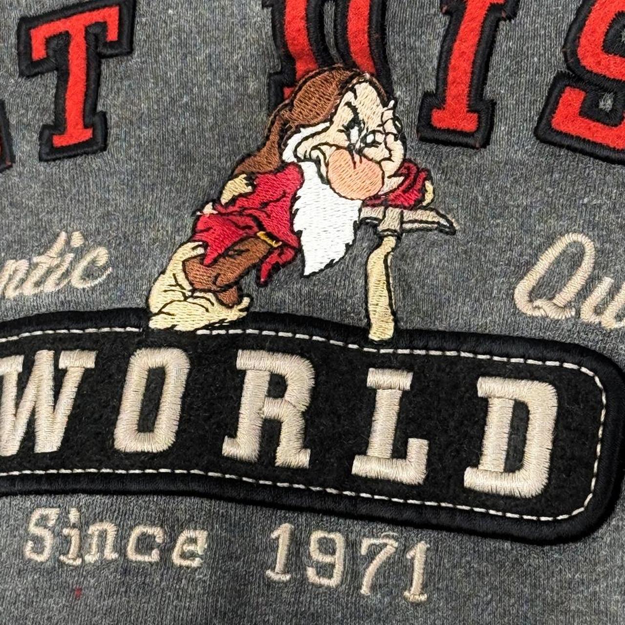 Walt Disney World Grumpy Embroidered 2000s Long Sleeve (XL)