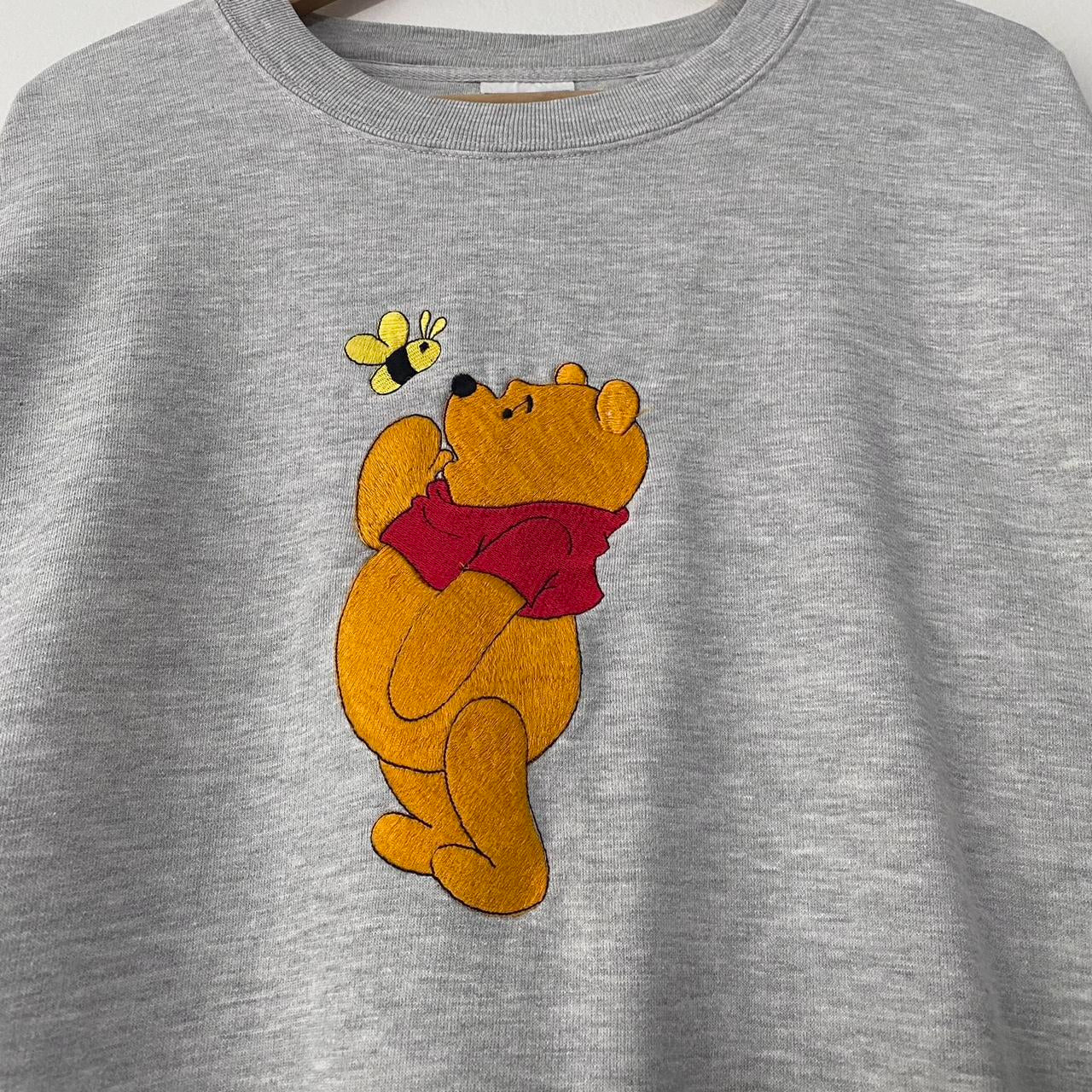 Vintage Winnie The Pooh Bee Embroidered 90s Sweatshirt (L)