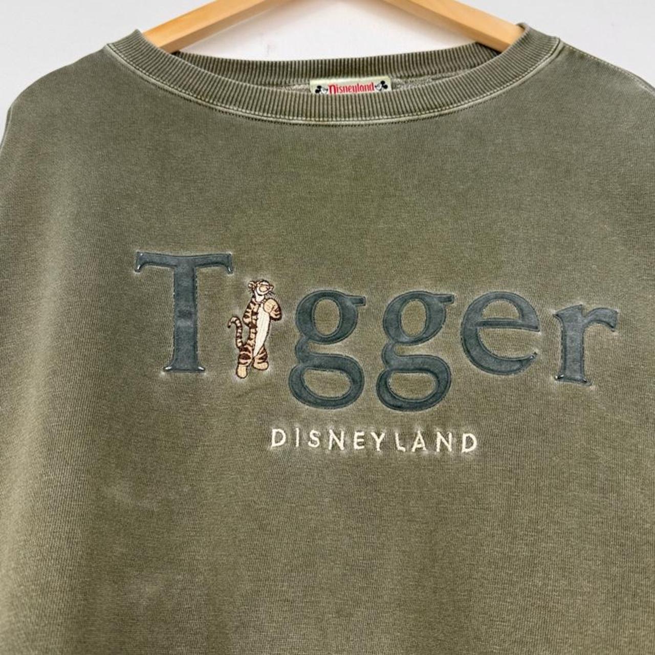 Vintage 00s Tigger Disneyland Distressed Khaki Sweatshirt (L/XL)