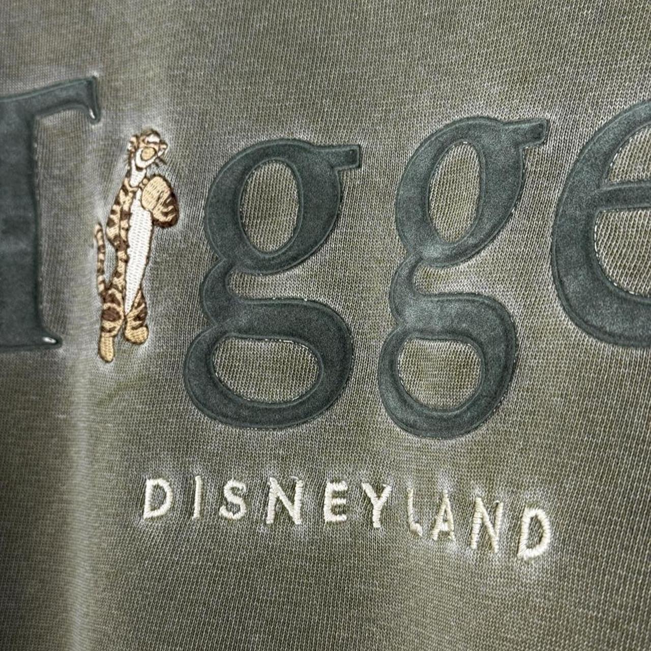 Vintage 00s Tigger Disneyland Distressed Khaki Sweatshirt (L/XL)