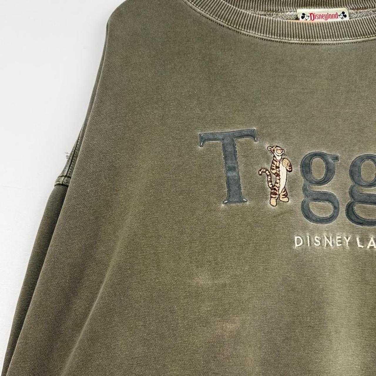 Vintage 00s Tigger Disneyland Distressed Khaki Sweatshirt (L/XL)