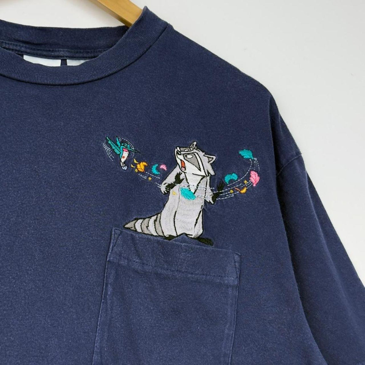 Vintage 90s Disney Pocahontas Meeko & Flit Navy Pocket T Shirt (L)