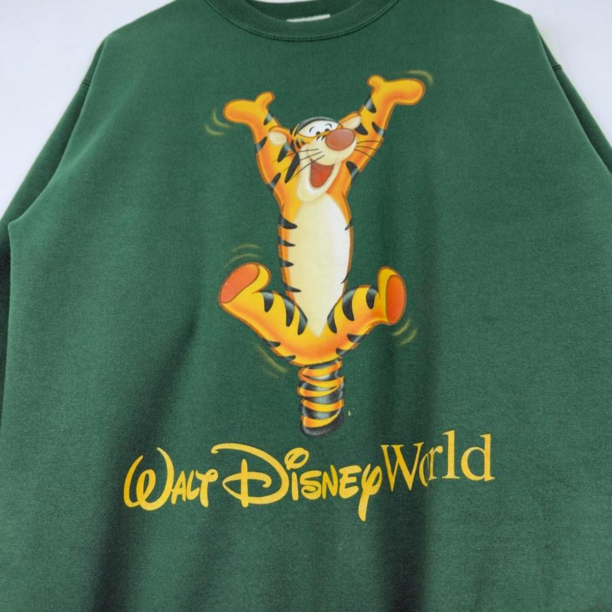 Vintage 00s Tigger Walt Disney World Green Sweatshirt (M)
