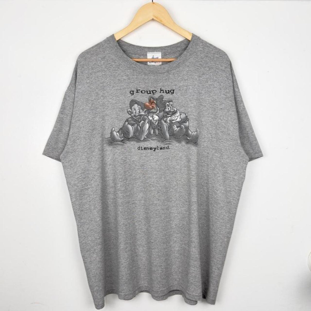 Vintage 00s Disneyland Group Hug Seven Dwarfs Grey T Shirt (XL)