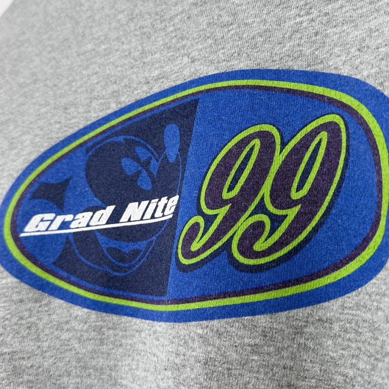 Vintage 1999 Disneyland Grad Nite Grey Sweatshirt (M)