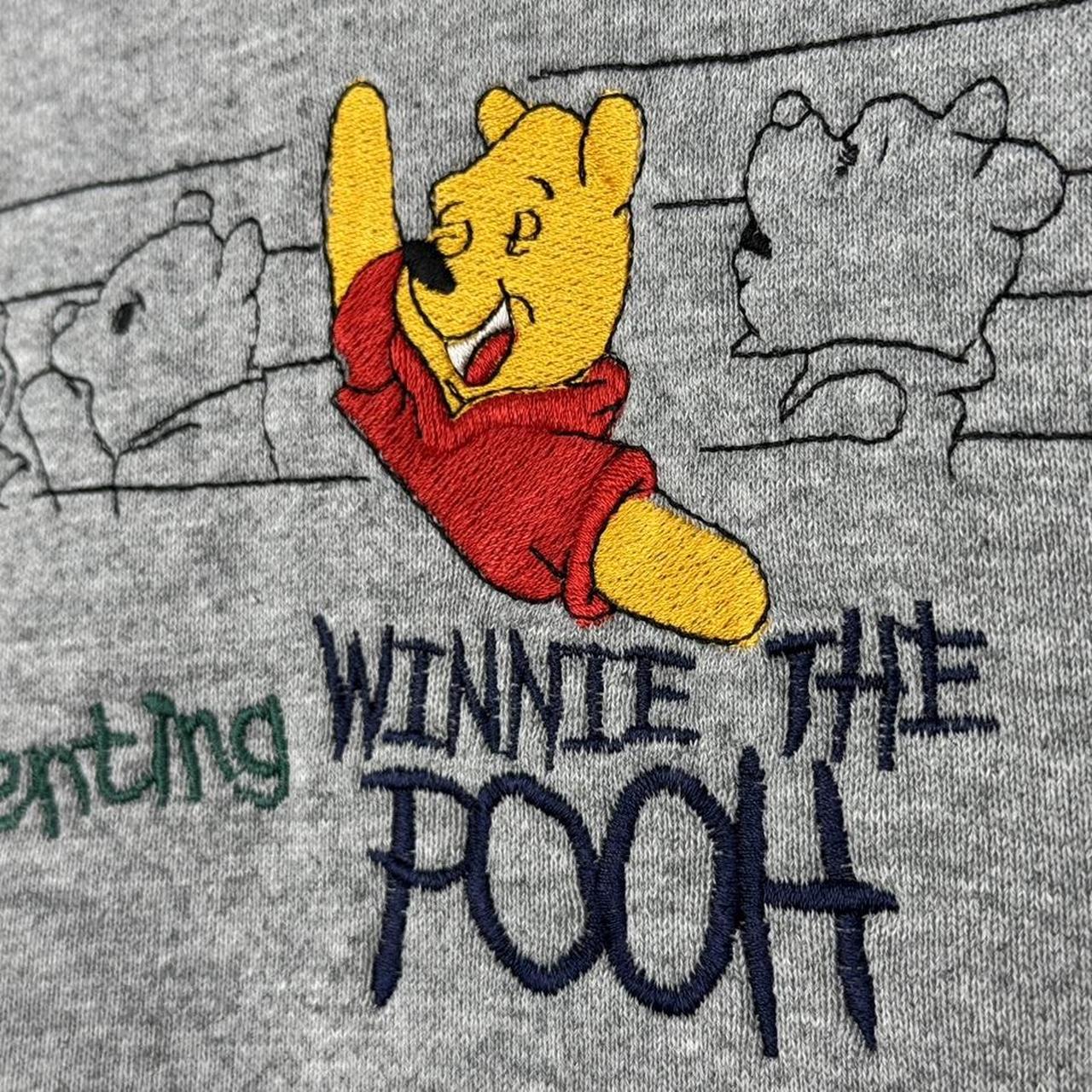 Vintage Presenting Winnie the Pooh Embroidered 90s Sweatshirt (M)