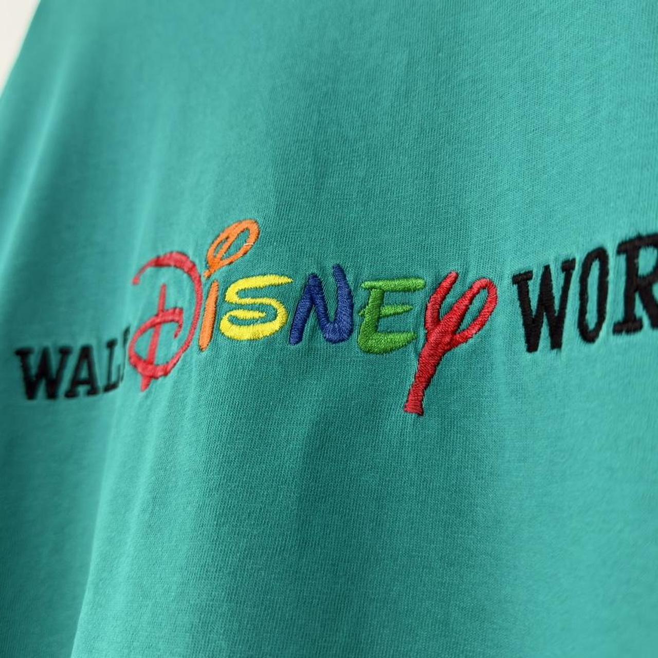Vintage Walt Disney World Embroidered 90s T Shirt (L/XL)