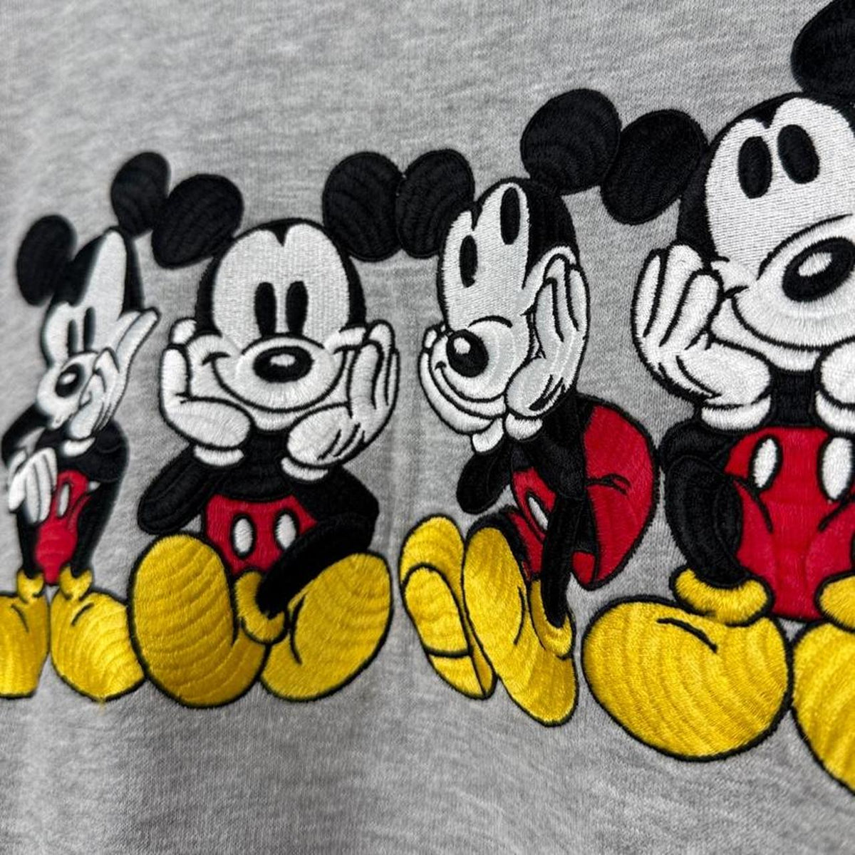 Vintage 90s Sitting Mickey Embroidered Grey Sweatshirt (XXL)
