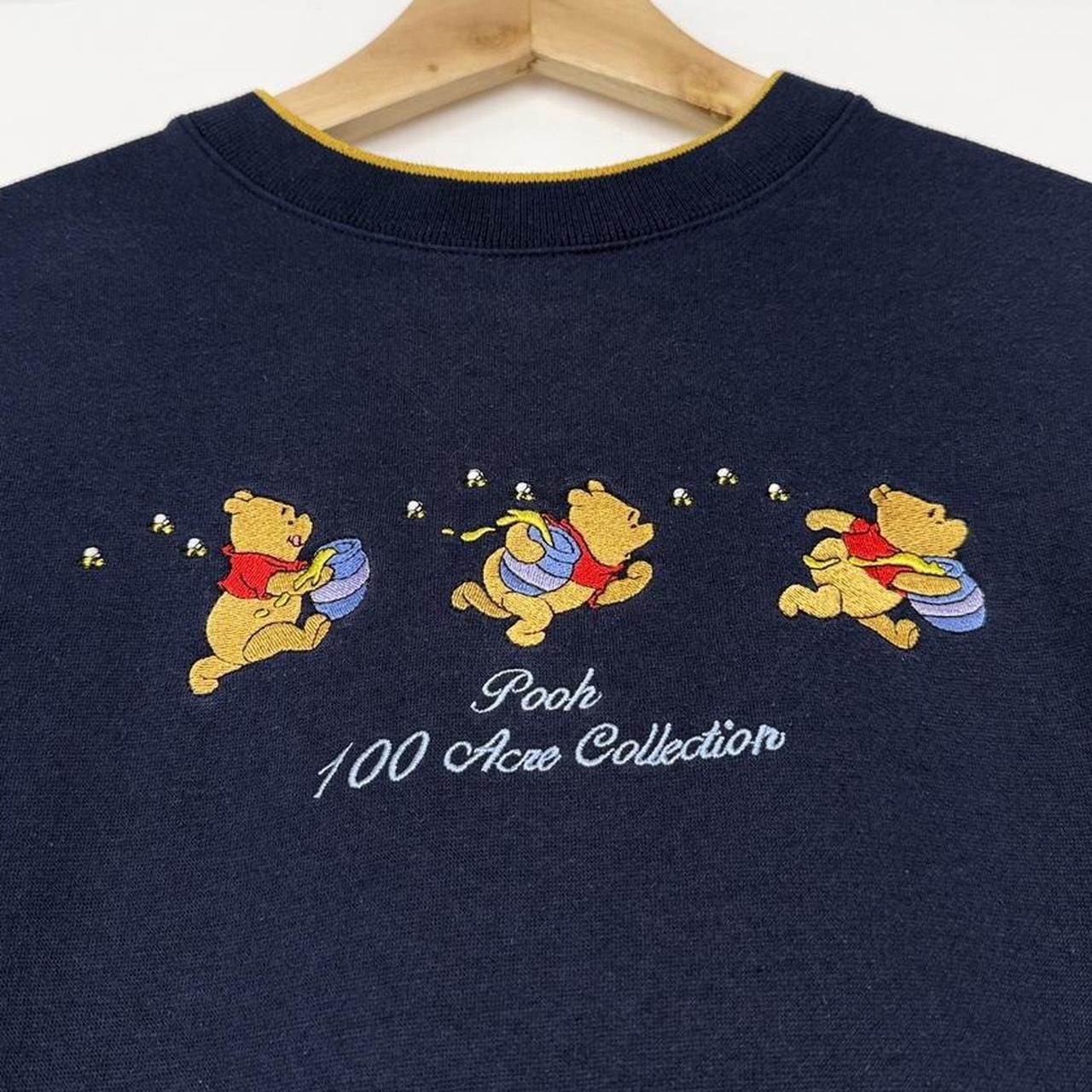 Vintage 90s Winnie the Pooh 100 Acre Collection Embroidered Navy Sweatshirt (M)