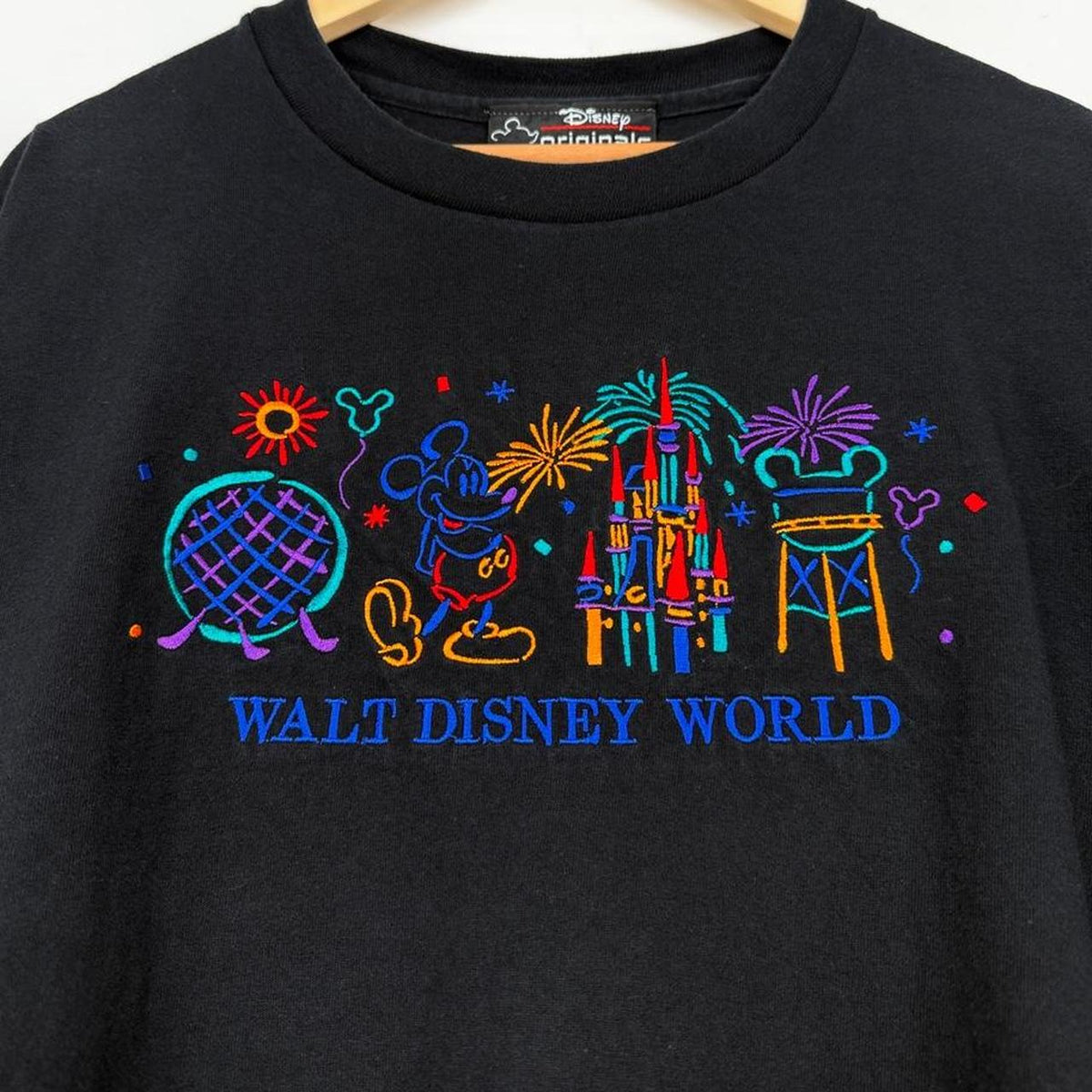 Vintage 90s Walt Disney World Embroidered Black T Shirt (L/XL)