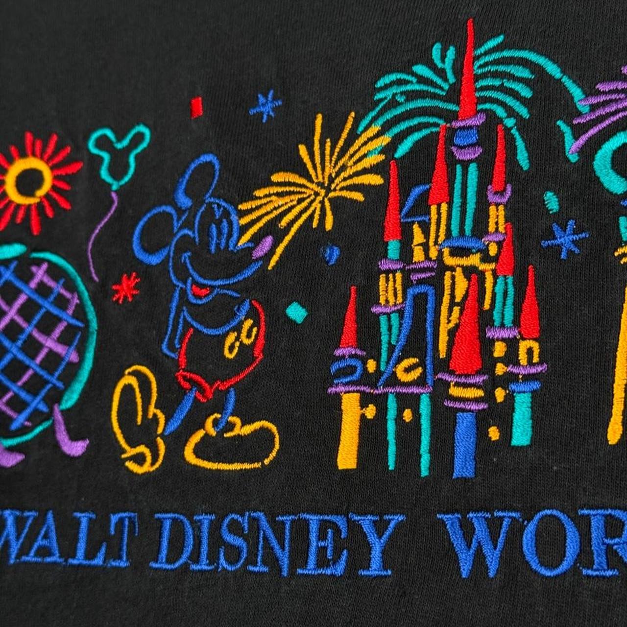 Vintage 90s Walt Disney World Embroidered Black T Shirt (L/XL)