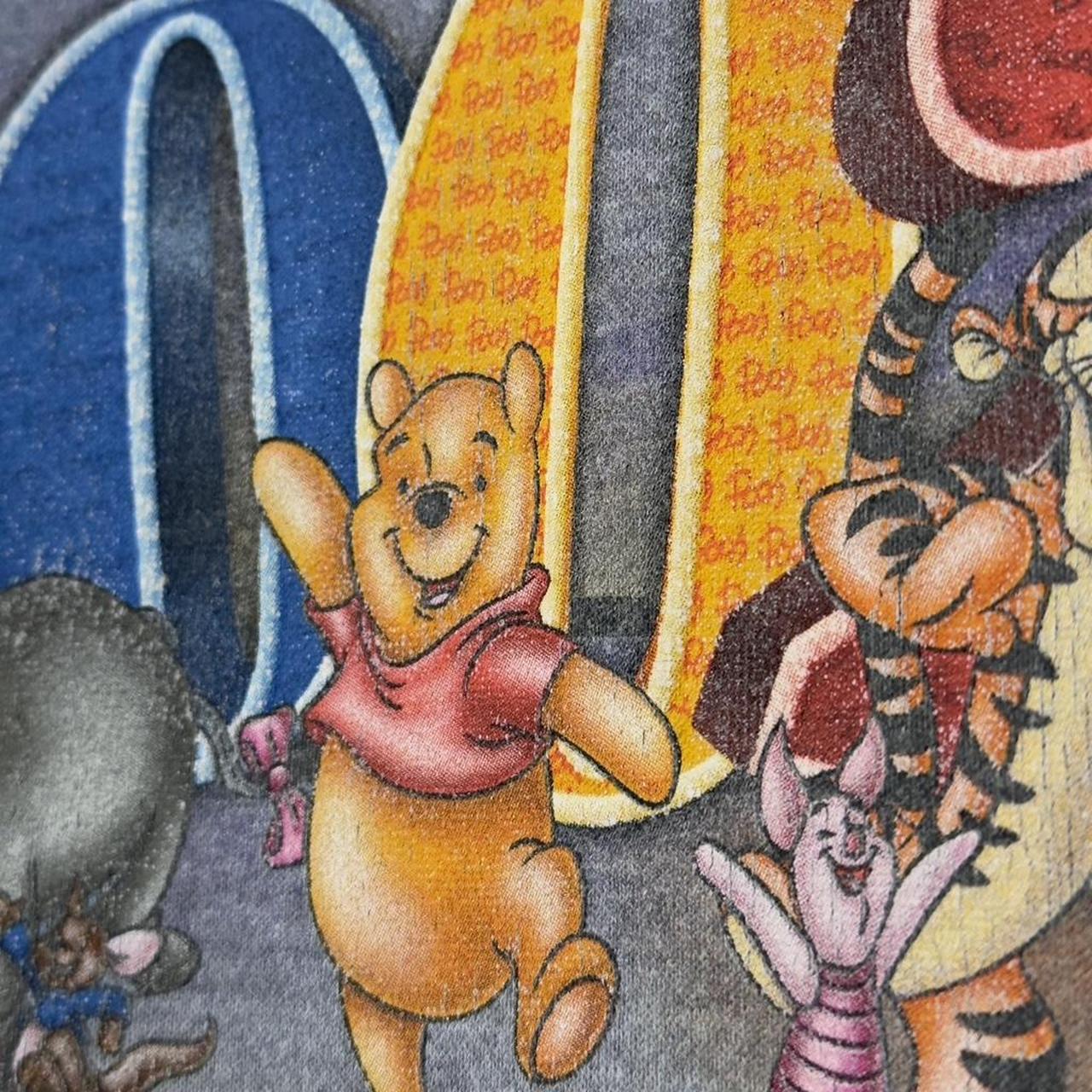 Vintage Walt Disney World Pooh & Friends 2002 Sweatshirt (L/XL)