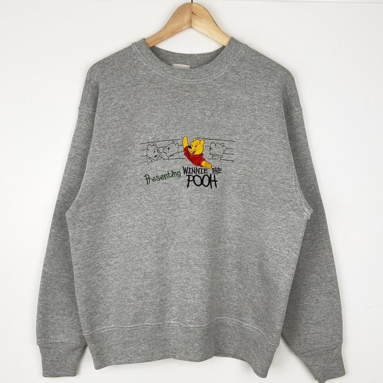Vintage Presenting Winnie the Pooh Embroidered 90s Sweatshirt (M)