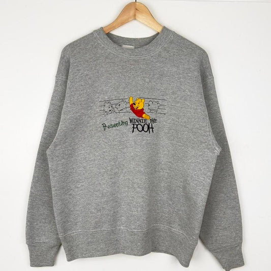 Vintage Presenting Winnie the Pooh Embroidered 90s Sweatshirt (M)