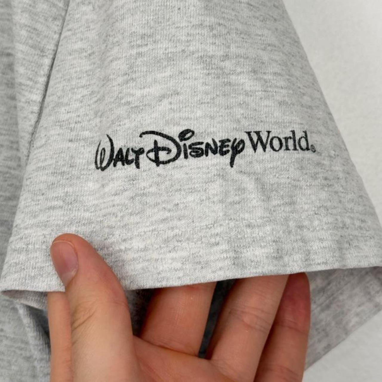 Vintage 90s Epcot Walt Disney World Embroidered Grey T Shirt (L)