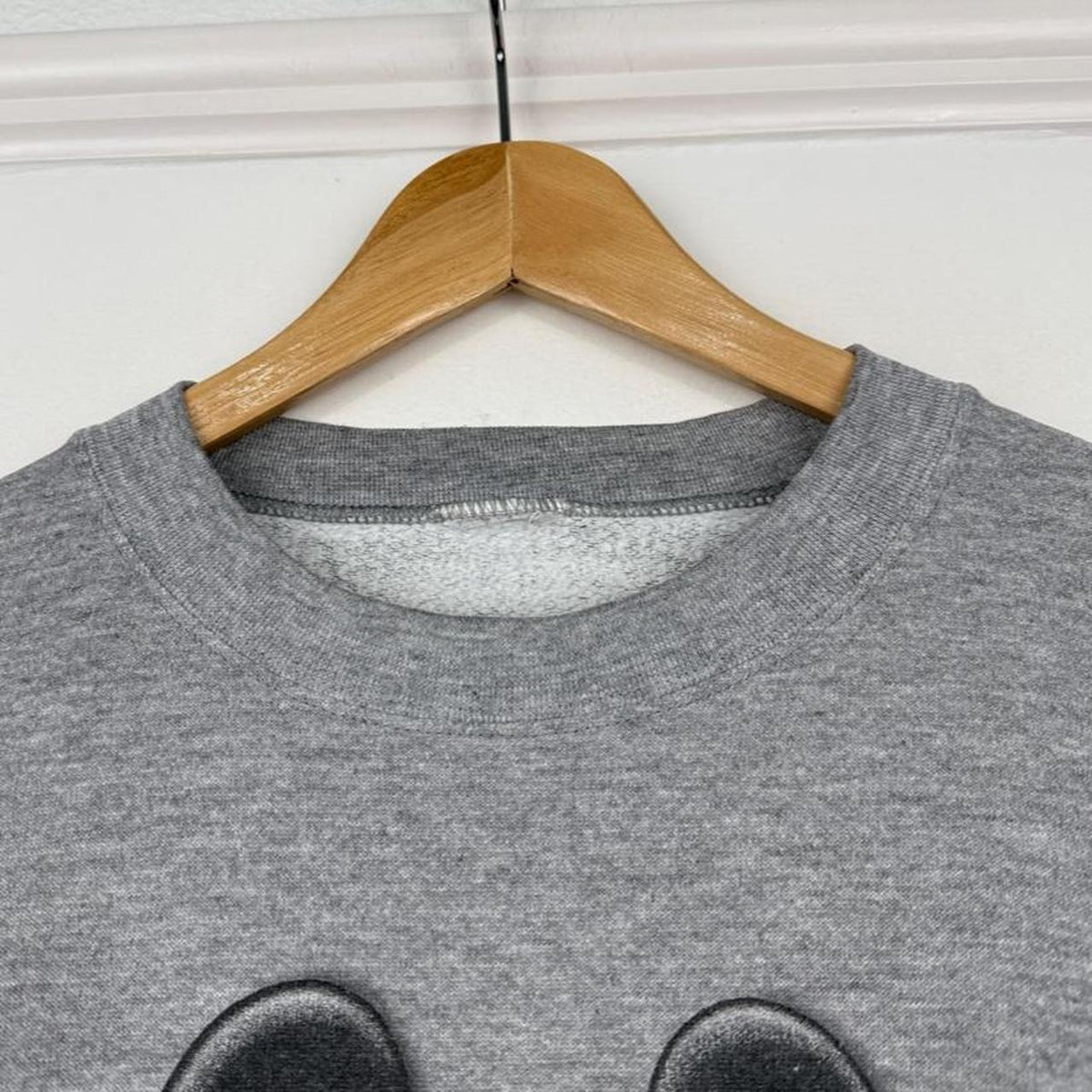 Vintage 00s Mickey Mouse Peek Grey Sweatshirt (XL)