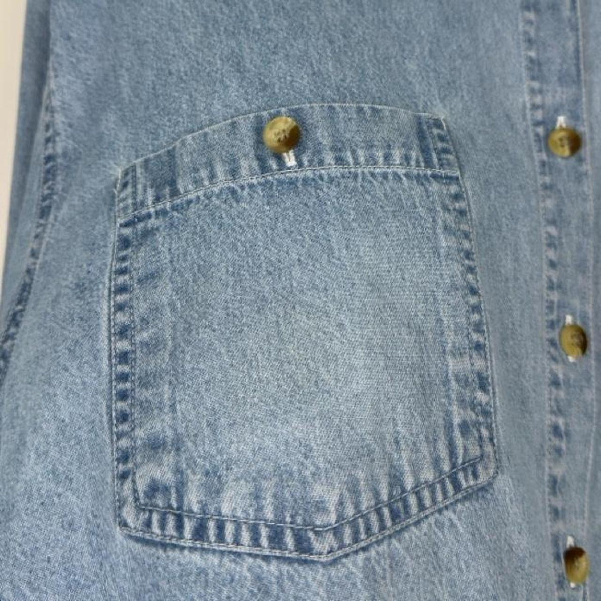 Vintage 90s Winnie the Pooh & Friends Embroidered Blue Denim Shirt (L)