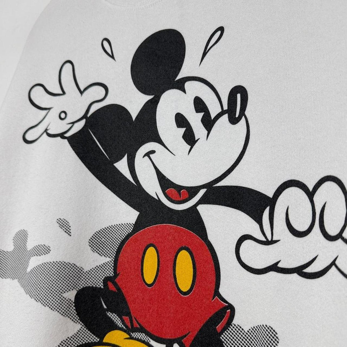 Vintage 90s Mickey Mouse Jumping White Sweatshirt (M)