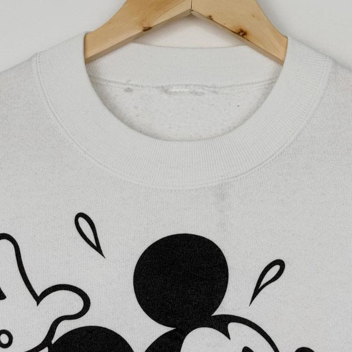 Vintage 90s Mickey Mouse Jumping White Sweatshirt (M)