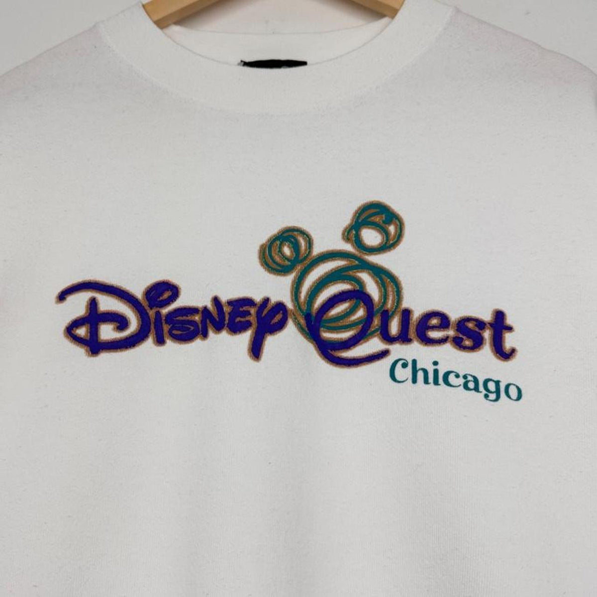 Vintage 90s Disney Quest Chicago White Sweatshirt (XL)