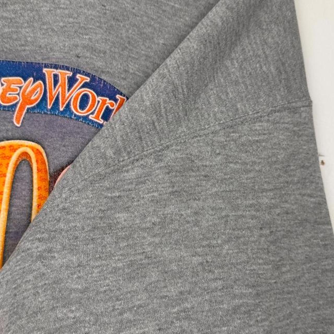 Vintage 2002 Walt Disney World Pooh & Friends Grey Sweatshirt (L/XL)