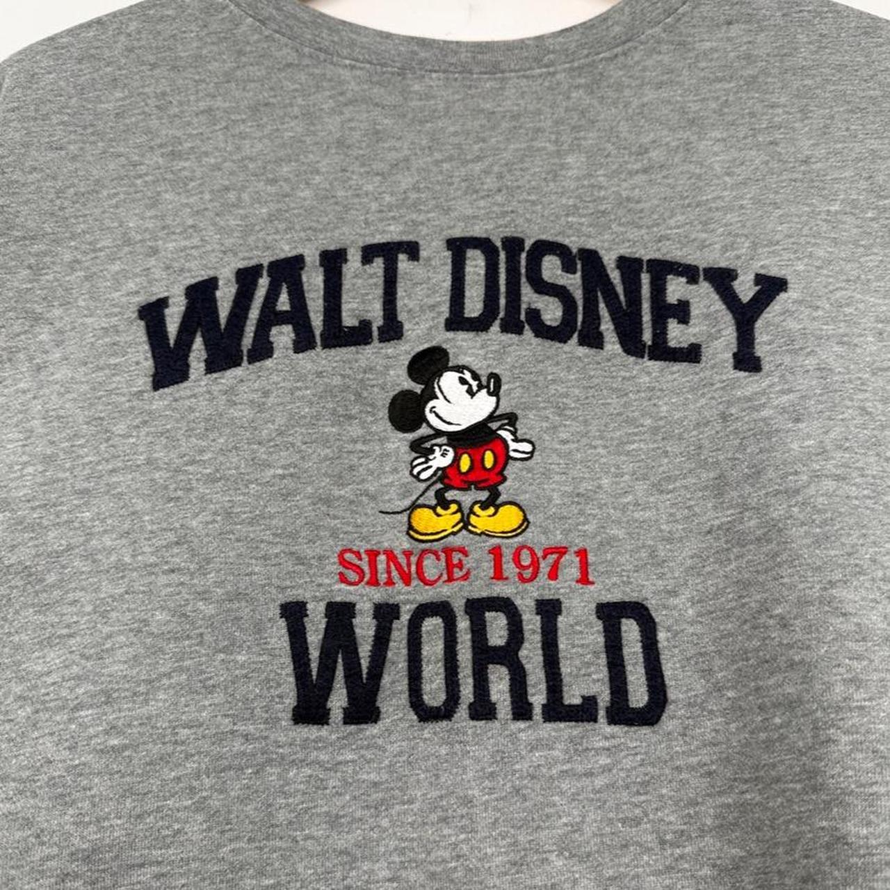 Vintage 00s Walt Disney World Spell Out Embroidered Grey Sweatshirt (M)