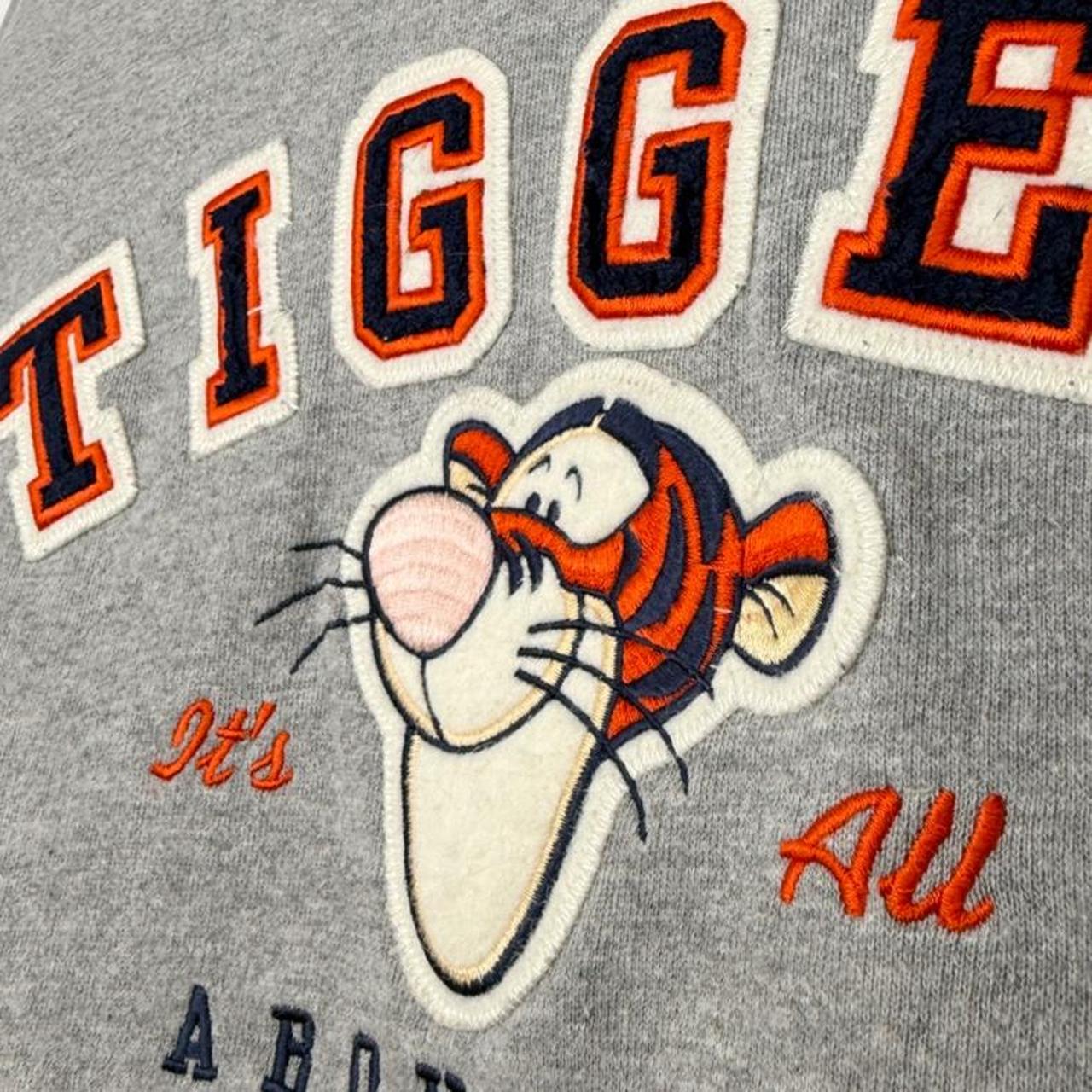 Vintage 00s Disneyland Tigger Spell Out Embroidered Grey Sweatshirt (M)