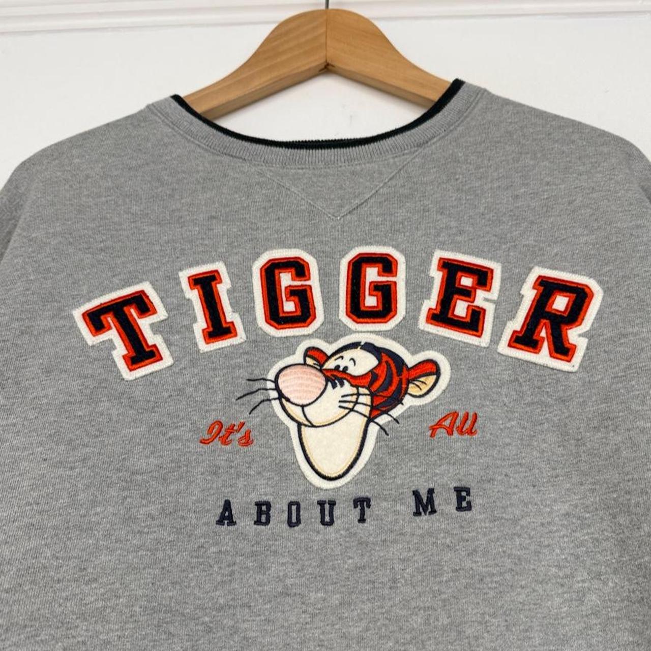Vintage 00s Disneyland Tigger Spell Out Embroidered Grey Sweatshirt (M)